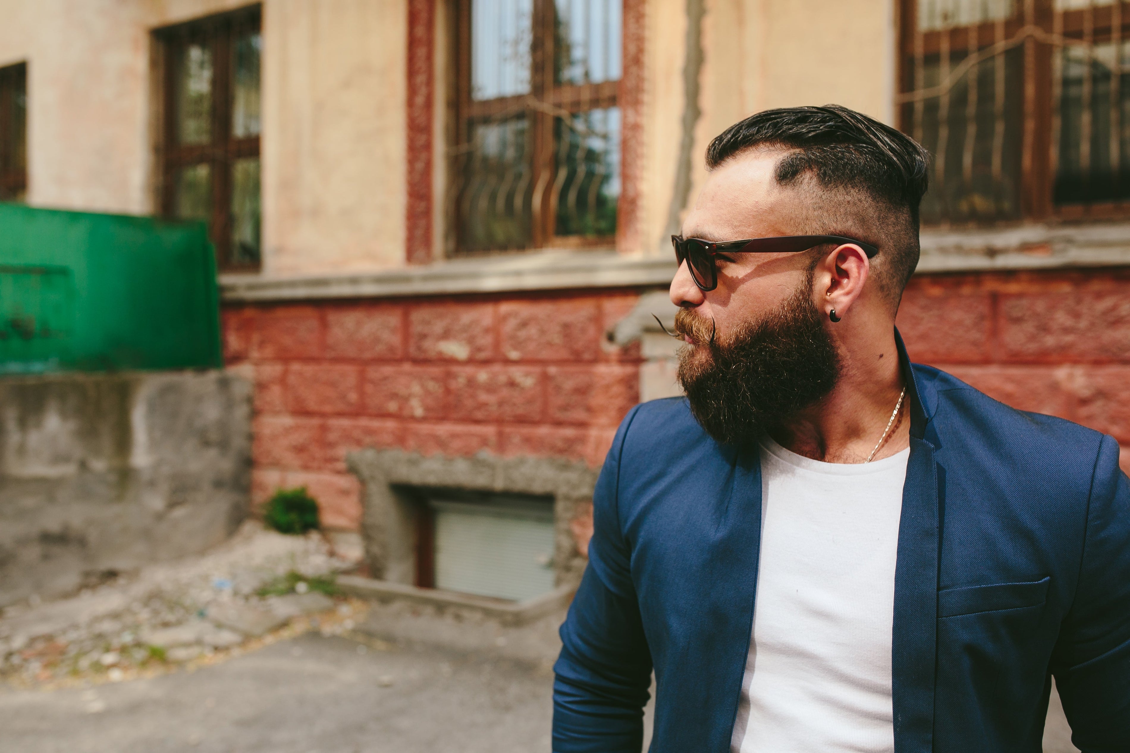 Barba di Tendenza: Perché il Metodo Scapicchio™ Va Oltre le Mode